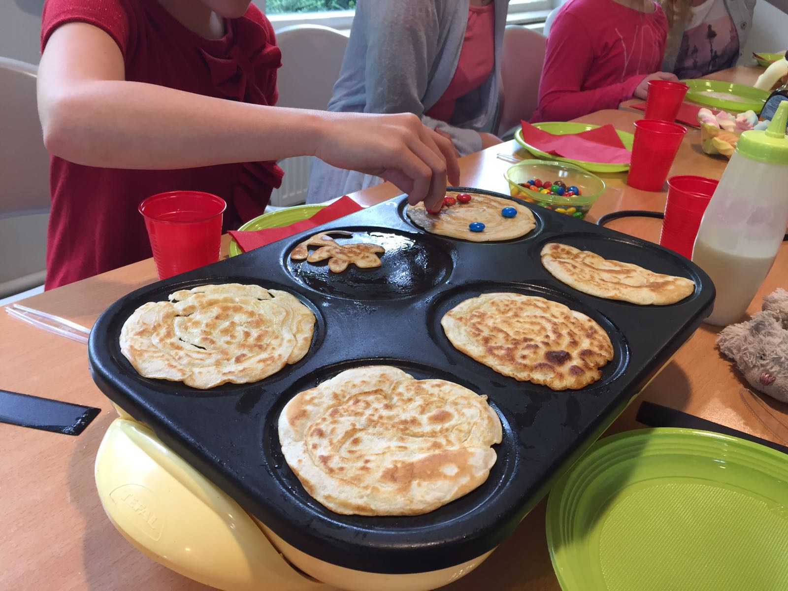 pannenkoeken bakken kinderclub voltreffer